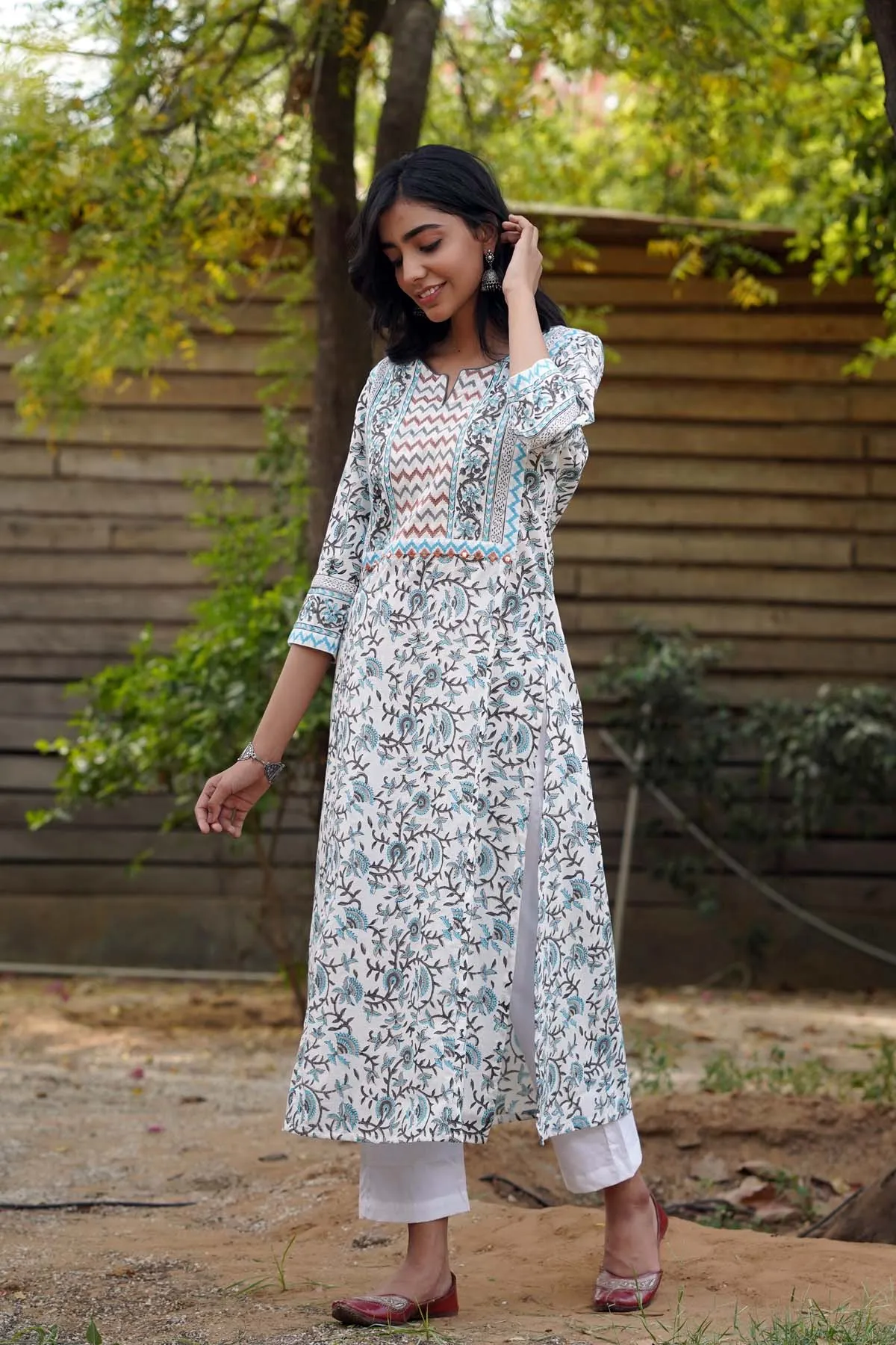Straight Fit Kurta In White Jaal Print