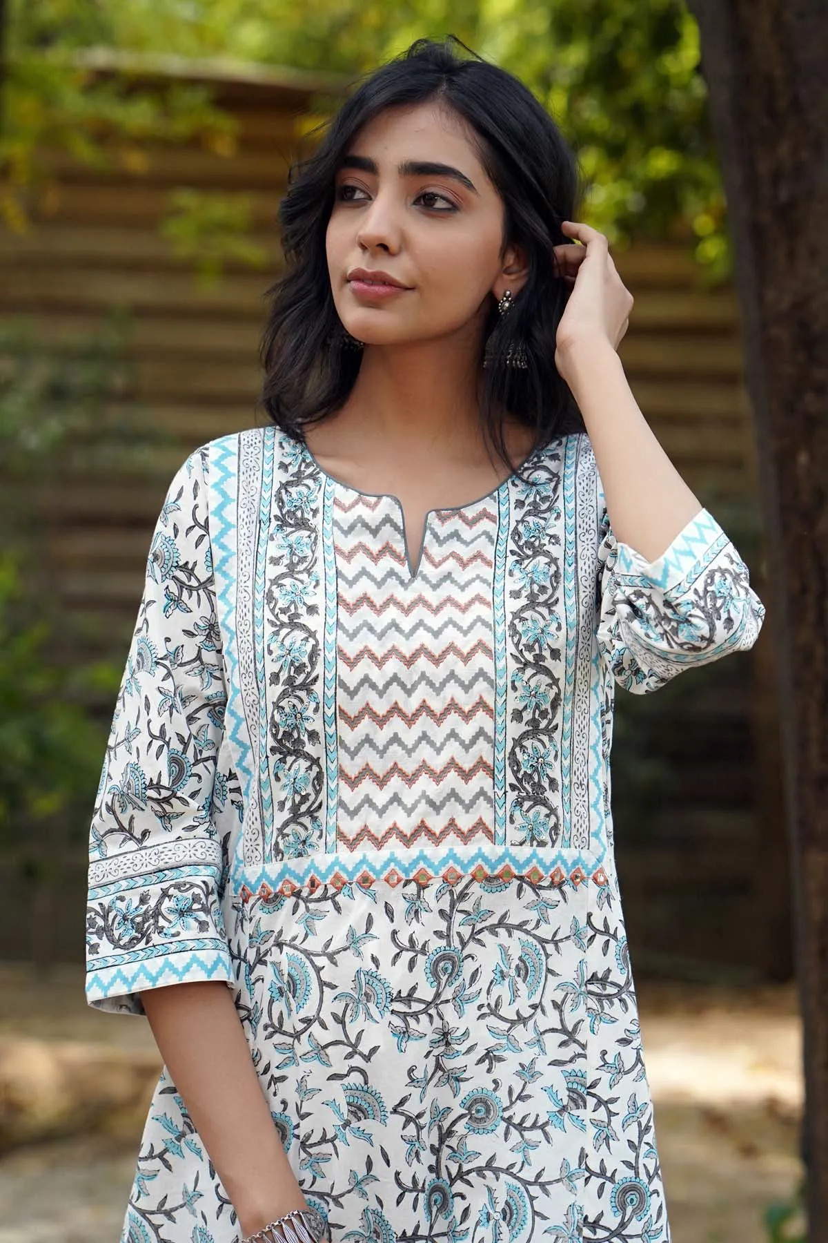 Straight Fit Kurta In White Jaal Print