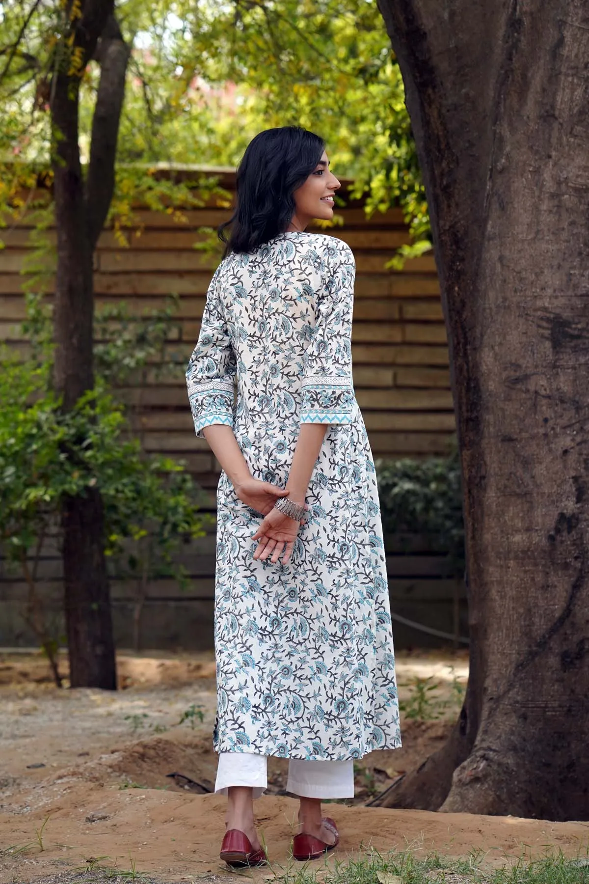 Straight Fit Kurta In White Jaal Print