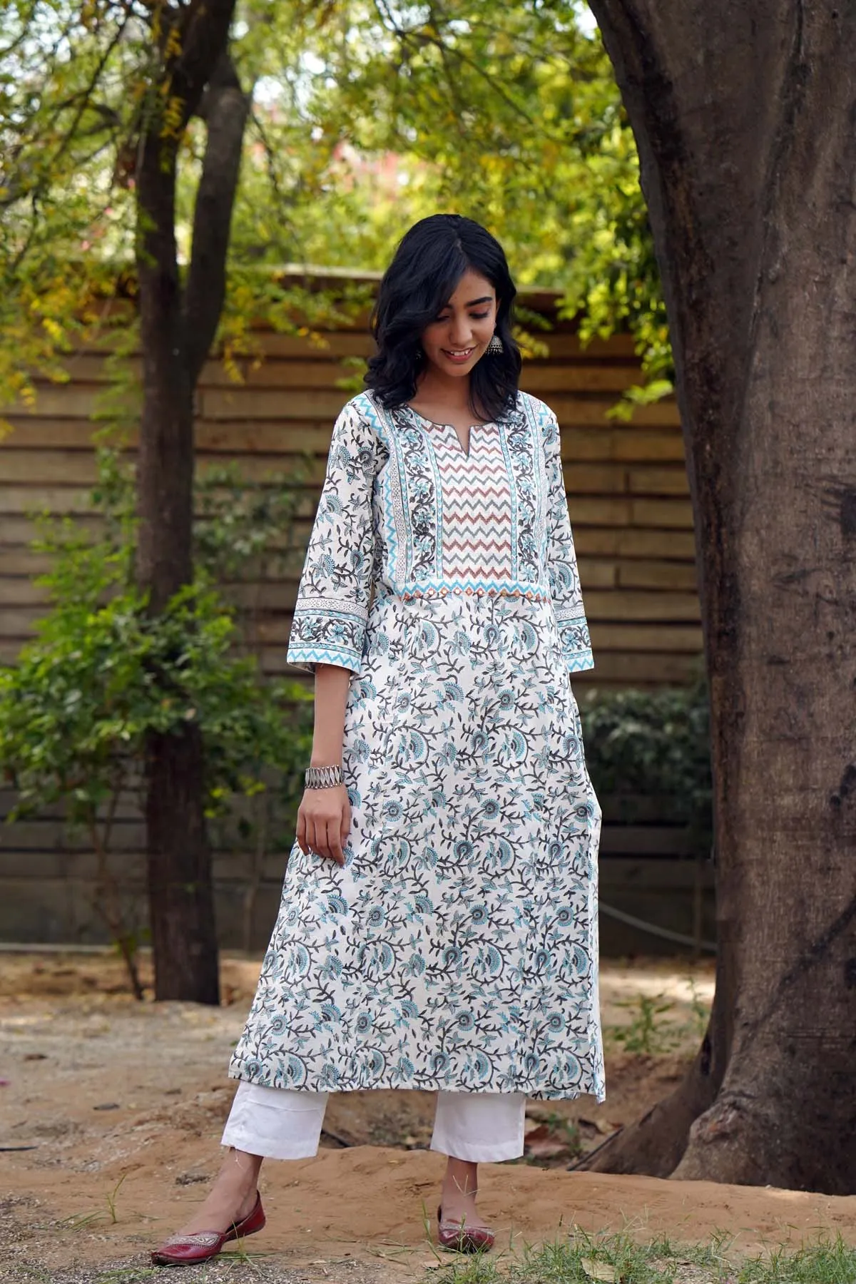 Straight Fit Kurta In White Jaal Print
