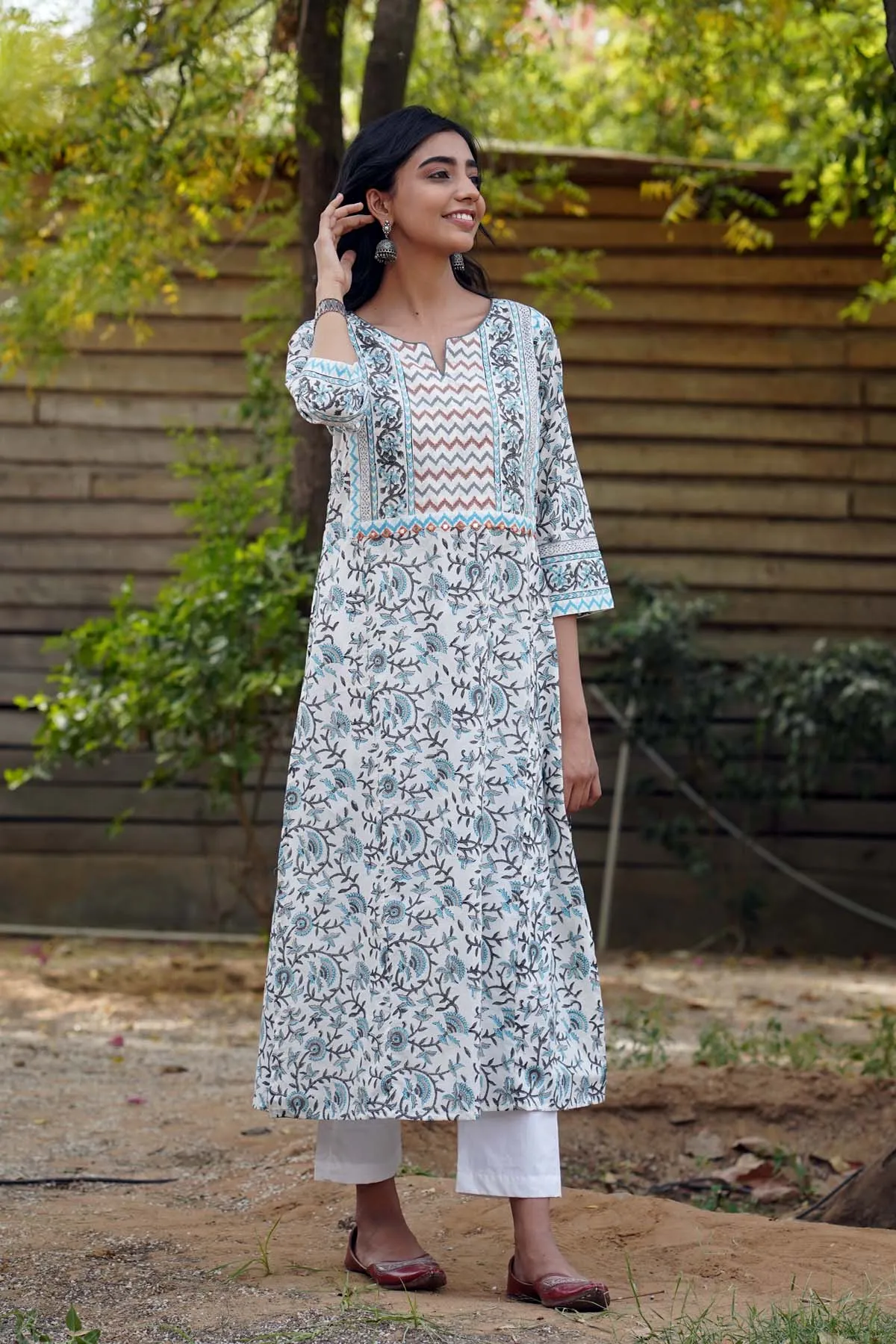 Straight Fit Kurta In White Jaal Print